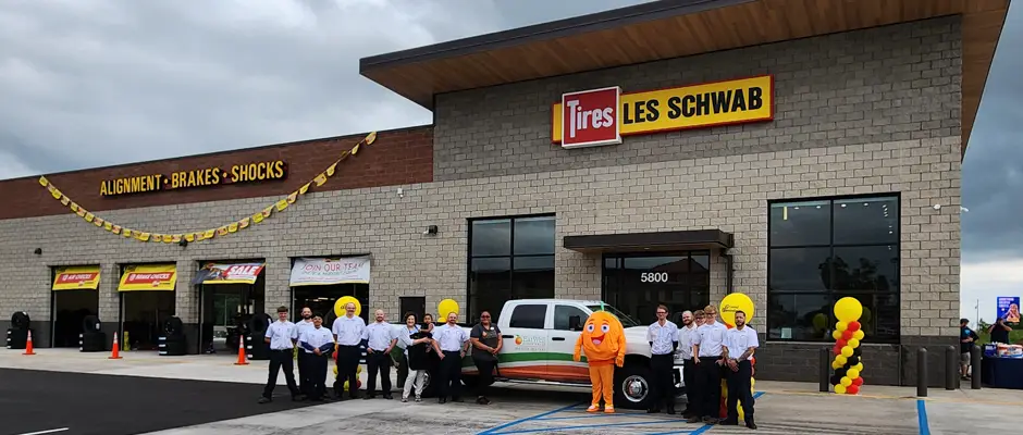 The Sioux Falls Thrive and Les Schwab teams