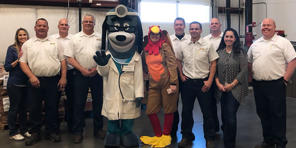 Les Schwab managers pose with Second Harvest Volunteers.