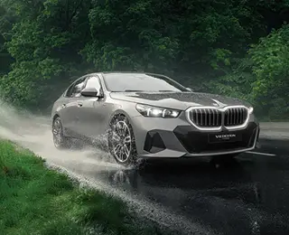 Car with Vredestein tires on a wet road